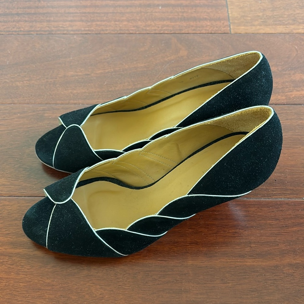 Sezane peep toe heels size 38 Black with gold detail
